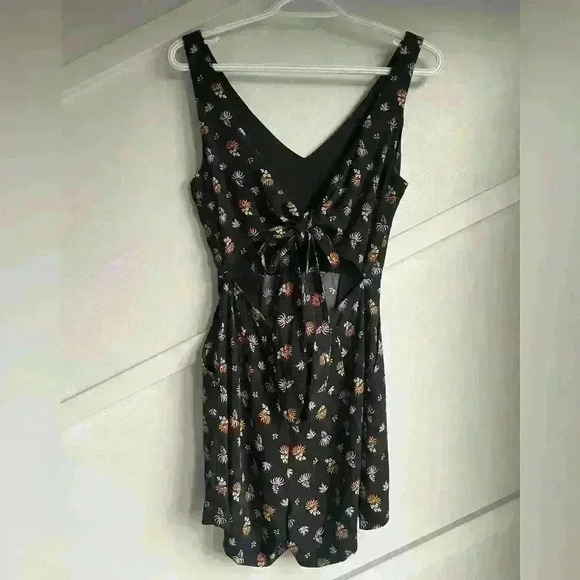 Aritzia Wilfred Écoulement Romper  Black Cream Floral Playsuit size 00 - Picture 6 of 11